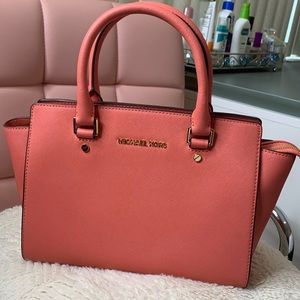 CORAL MICHAEL KORS BAG